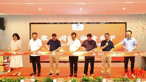 泰斗助陣，辣妹子夯實湘味復(fù)合調(diào)味醬賽道護(hù)城河